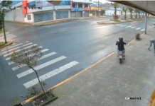 VIDEO. 2 hoți au încercat să jefuiască 1 bărbat! Ce crezi că s-a întâmplat? VIDEO. 2 hoți au încercat să jefuiască 1 bărbat! Ce crezi că s-a întâmplat?