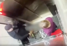 VIDEO. Un bătrân a fost scuipat în lift și a reacționat imediat! VIDEO. Un bătrân a fost scuipat în lift și a reacționat imediat!
