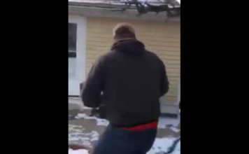 VIDEO. Cum să faci pe cineva KO pentru că v-ați certat pe bere VIDEO. Cum să faci pe cineva KO pentru că v-ați certat pe bere