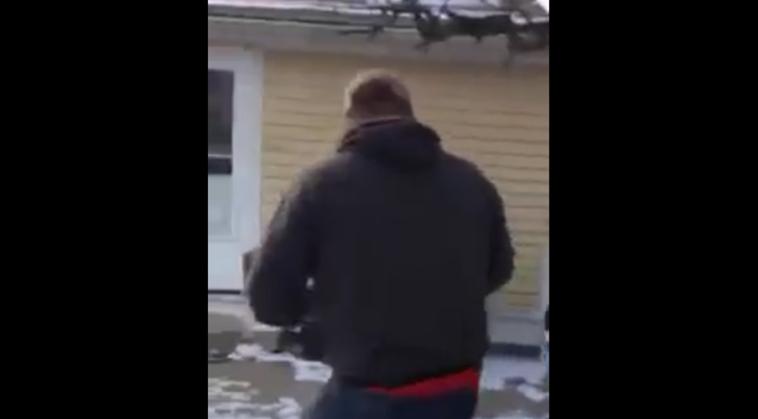 VIDEO. Cum să faci pe cineva KO pentru că v-ați certat pe bere VIDEO. Cum să faci pe cineva KO pentru că v-ați certat pe bere
