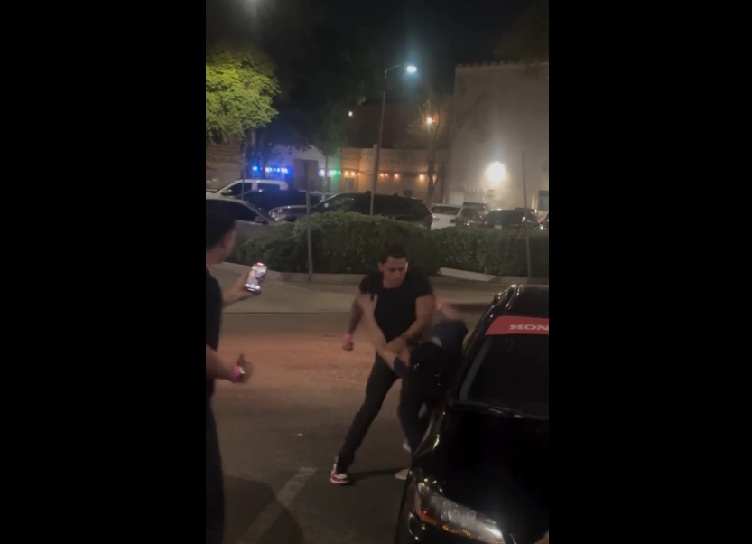 VIDEO. O avalanșă de pumni l-a lăsat lat între mașini!