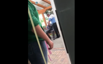 VIDEO. Cum rezolvă un polițist local din România o discuție cu o persoană beată? VIDEO. Cum rezolvă un polițist local din România o discuție cu o persoană beată?