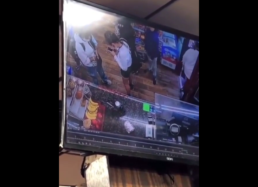 VIDEO. A încercat să scoată un pistol și și-a luat KO!