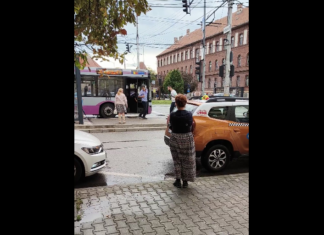 VIDEO. Scandal într-o stație de autobuz din Cluj! VIDEO. Scandal într-o stație de autobuz din Cluj!