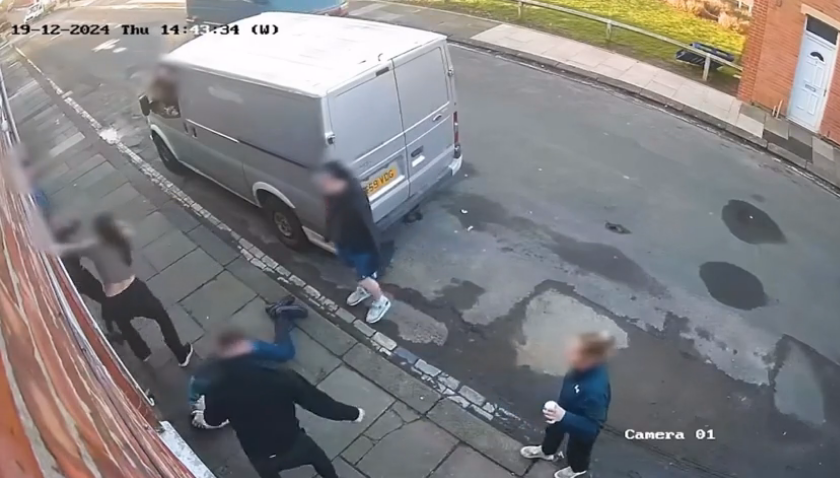 VIDEO. A ieșit la bătaie și și-a luat KO! După, s-a întors cu mașina și a călcat 2 oameni!