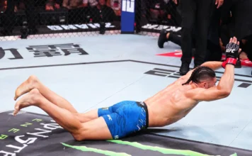 Johnny Walker câștigă în mare stil și va începe să urce din nou spre topul categoriei Light-Heavyweight! (VIDEO) Johnny Walker câștigă în mare stil și va începe să urce din nou spre topul categoriei Light-Heavyweight! (VIDEO)