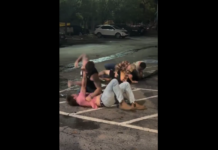 Bătaie de grup într-o parcare! (VIDEO) Bătaie de grup într-o parcare! (VIDEO)