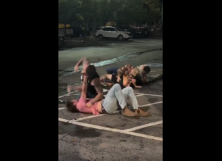 Bătaie de grup într-o parcare! (VIDEO) Bătaie de grup într-o parcare! (VIDEO)