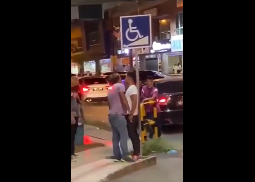 VIDEO. Ce se întâmplă când un bully se leagă pe stradă de cine nu trebuie?