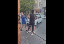 VIDEO. S-a crezut șmecher, dar a fost trântit direct în cap! VIDEO. S-a crezut șmecher, dar a fost trântit direct în cap!