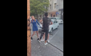 VIDEO. S-a crezut șmecher, dar a fost trântit direct în cap! VIDEO. S-a crezut șmecher, dar a fost trântit direct în cap!