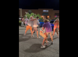 VIDEO. Bătăile de grup n-au niciun sens câteodată! VIDEO. Bătăile de grup n-au niciun sens câteodată!