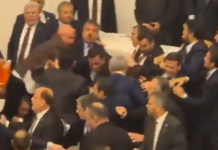 VIDEO. Bătaie generală în Parlamentul Turciei! VIDEO. Bătaie generală în Parlamentul Turciei!
