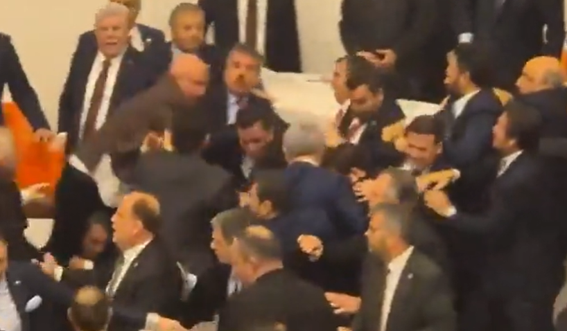 VIDEO. Bătaie generală în Parlamentul Turciei!