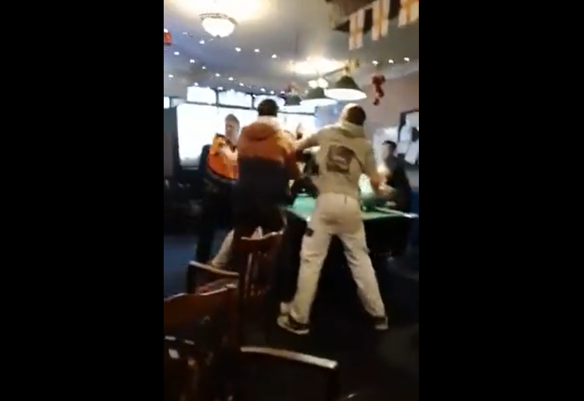 VIDEO. Bătaie brutală într-un pub!