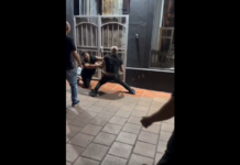 VIDEO. Bătaie intensă pe trotuar, fix în dreptul trecătorilor! VIDEO. Bătaie intensă pe trotuar, fix în dreptul trecătorilor!