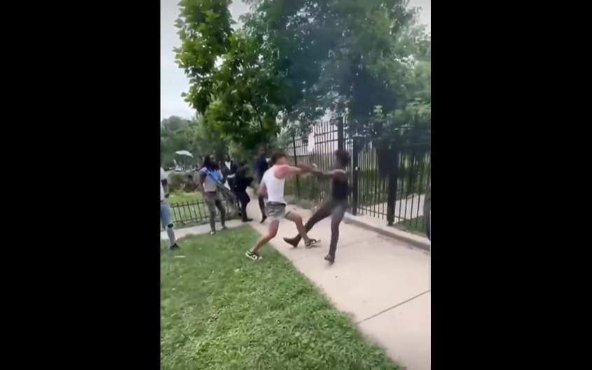 VIDEO. Bătaie terminată rapid și prietenește, mai rar vezi!