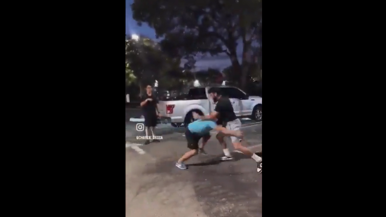 VIDEO. Ce se întâmplă când un tip provoacă un luptător de MMA la bătaie?