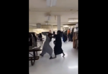 VIDEO. Cum arată o luptă între femei îmbrăcate în hijab! VIDEO. Cum arată o luptă între femei îmbrăcate în hijab!