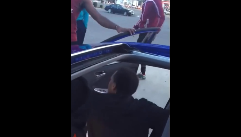 VIDEO. A fost prins în timp ce încerca să-i trimită mesaje prietenei unui alt bărbat!