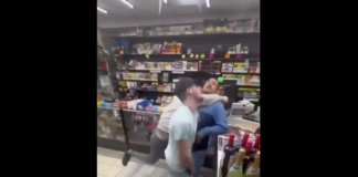 VIDEO. Când vrei să dai un pumn prin surprindere, asigură-te că îl dai bine… VIDEO. Când vrei să dai un pumn prin surprindere, asigură-te că îl dai bine...