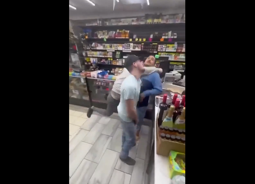 VIDEO. Când vrei să dai un pumn prin surprindere, asigură-te că îl dai bine...