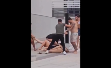 VIDEO. O bătaie între două fete la piscină a degenerat foarte rapid! VIDEO. O bătaie între două fete la piscină a degenerat foarte rapid!