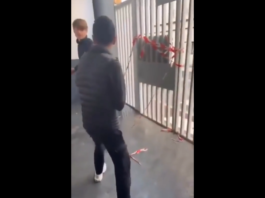 VIDEO. Lovitură perfectă! S-au făcut amândoi knockout în același timp! VIDEO. Lovitură perfectă! S-au făcut amândoi knockout în același timp!