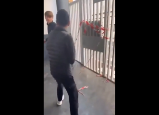 VIDEO. Lovitură perfectă! S-au făcut amândoi knockout în același timp! VIDEO. Lovitură perfectă! S-au făcut amândoi knockout în același timp!