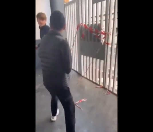 VIDEO. Lovitură perfectă! S-au făcut amândoi knockout în același timp! VIDEO. Lovitură perfectă! S-au făcut amândoi knockout în același timp!