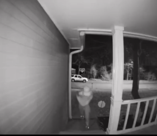 VIDEO. Tu ce ai face dacă ai prinde un hoț că încearcă să-ți spargă casa? VIDEO. Tu ce ai face dacă ai prinde un hoț că încearcă să-ți spargă casa?