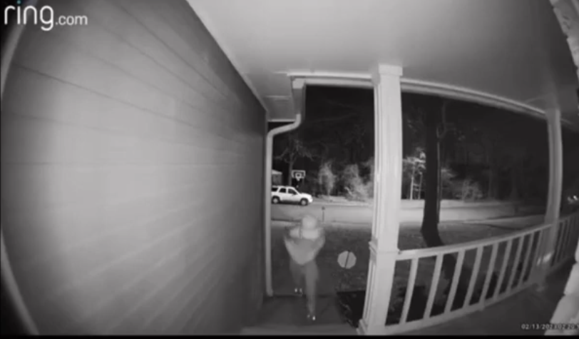 VIDEO. Tu ce ai face dacă ai prinde un hoț că încearcă să-ți spargă casa?