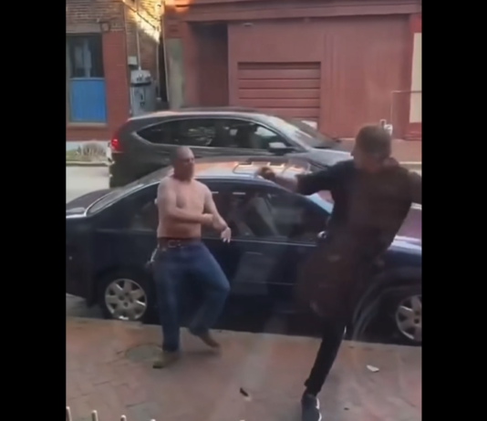 VIDEO. L-a bătut de l-a calmat instant! VIDEO. L-a bătut de l-a calmat instant!