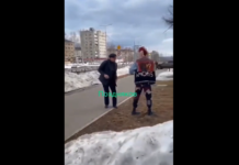 VIDEO. Rus bătrân vs punkist tânăr. Cine câștigă? VIDEO. Rus bătrân vs punkist tânăr. Cine câștigă?