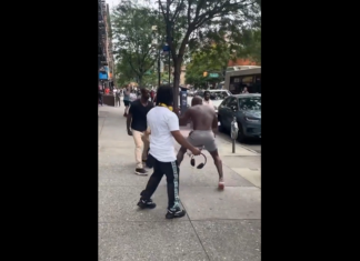 VIDEO. New York-ul, un oraș mereu surprinzător prin bătăile sale de stradă! VIDEO. New York-ul, un oraș mereu surprinzător prin bătăile sale de stradă!
