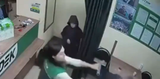 VIDEO. S-a legat de un bătrân care era un fost boxer. Ce crezi că s-a întâmplat? VIDEO. S-a legat de un bătrân care era un fost boxer. Ce crezi că s-a întâmplat?