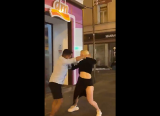 VIDEO. A atins o femeie pe stradă și aceasta a ripostat imediat! VIDEO. A atins o femeie pe stradă și aceasta a ripostat imediat!