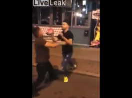 VIDEO. Un comediant s-a culcat cu soția altui bărbat și a fost pur și simplu brutalizat pe stradă! VIDEO. Un comediant s-a culcat cu soția altui bărbat și a fost pur și simplu brutalizat pe stradă!