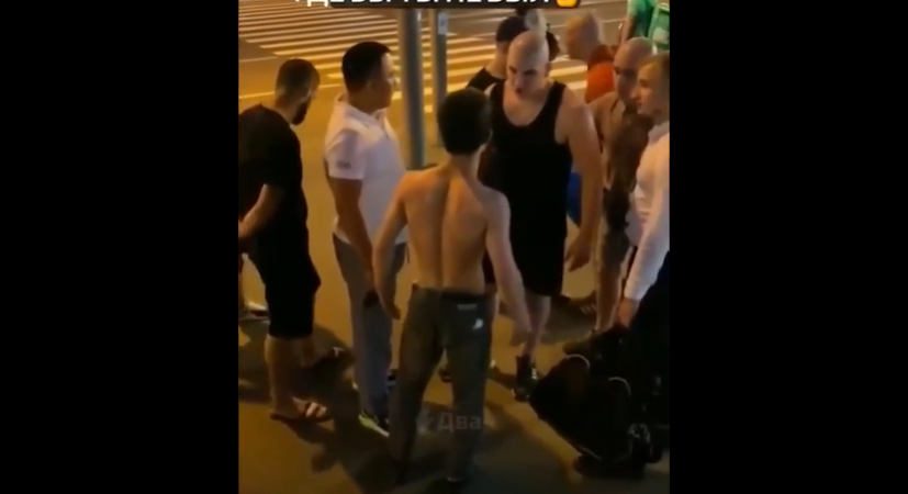 VIDEO. Niște naziști ruși au fost puși la punct de niște imigranți!
