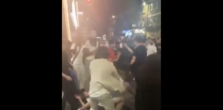 VIDEO. Bătaie generală într-o stație de autobuz din Londra! VIDEO. Bătaie generală într-o stație de autobuz din Londra!
