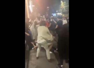 VIDEO. Bătaie generală într-o stație de autobuz din Londra! VIDEO. Bătaie generală într-o stație de autobuz din Londra!