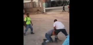 VIDEO. Și-a bătut colegul de șantier și l-a lăsat lat în nisip! VIDEO. Și-a bătut colegul de șantier și l-a lăsat lat în nisip!