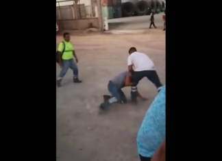 VIDEO. Și-a bătut colegul de șantier și l-a lăsat lat în nisip! VIDEO. Și-a bătut colegul de șantier și l-a lăsat lat în nisip!