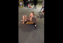 VIDEO. Poliția a intervenit să despartă o bătaie între fete într-un mod brutal! VIDEO. Poliția a intervenit să despartă o bătaie între fete într-un mod brutal!