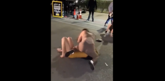 VIDEO. Poliția a intervenit să despartă o bătaie între fete într-un mod brutal! VIDEO. Poliția a intervenit să despartă o bătaie între fete într-un mod brutal!