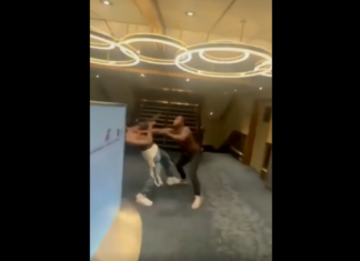 VIDEO. Bătaie pe un vas de croazieră! L-a lăsat lat în lobby! VIDEO. Bătaie pe un vas de croazieră! L-a lăsat lat în lobby!