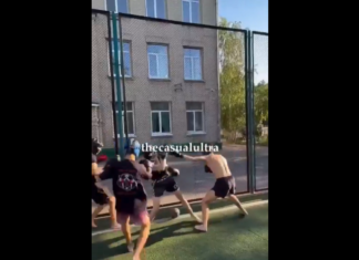 VIDEO. Te-ai băga la un meci de fotbal-kickbox? VIDEO. Te-ai băga la un meci de fotbal-kickbox?