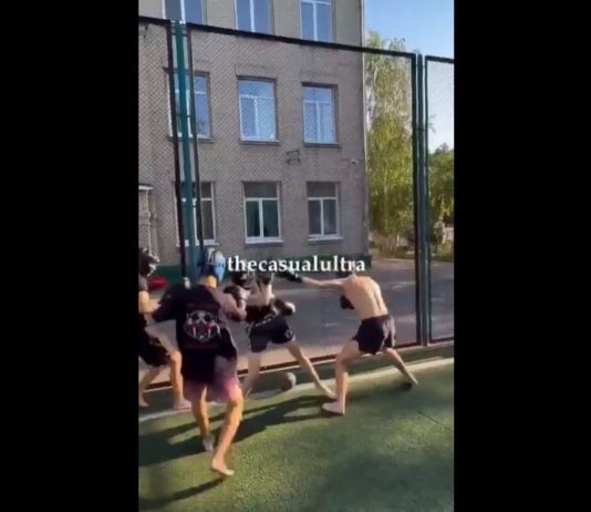 VIDEO. Te-ai băga la un meci de fotbal-kickbox? VIDEO. Te-ai băga la un meci de fotbal-kickbox?