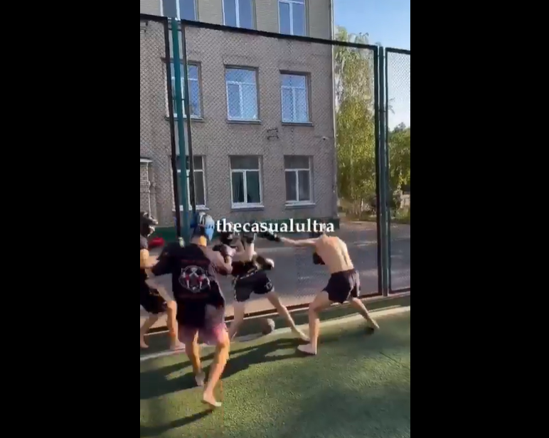 VIDEO. Te-ai băga la un meci de fotbal-kickbox?