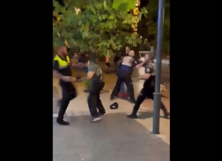 VIDEO. I-a atacat pe polițiști și a regretat instant! VIDEO. I-a atacat pe polițiști și a regretat instant!